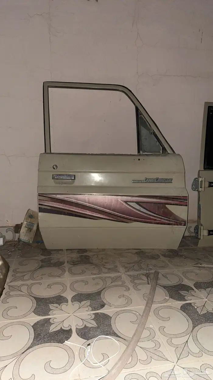 باب ربع خالفي نضيف مفيه لا رشه ولا سمكره وباب يمين ناضيف 3