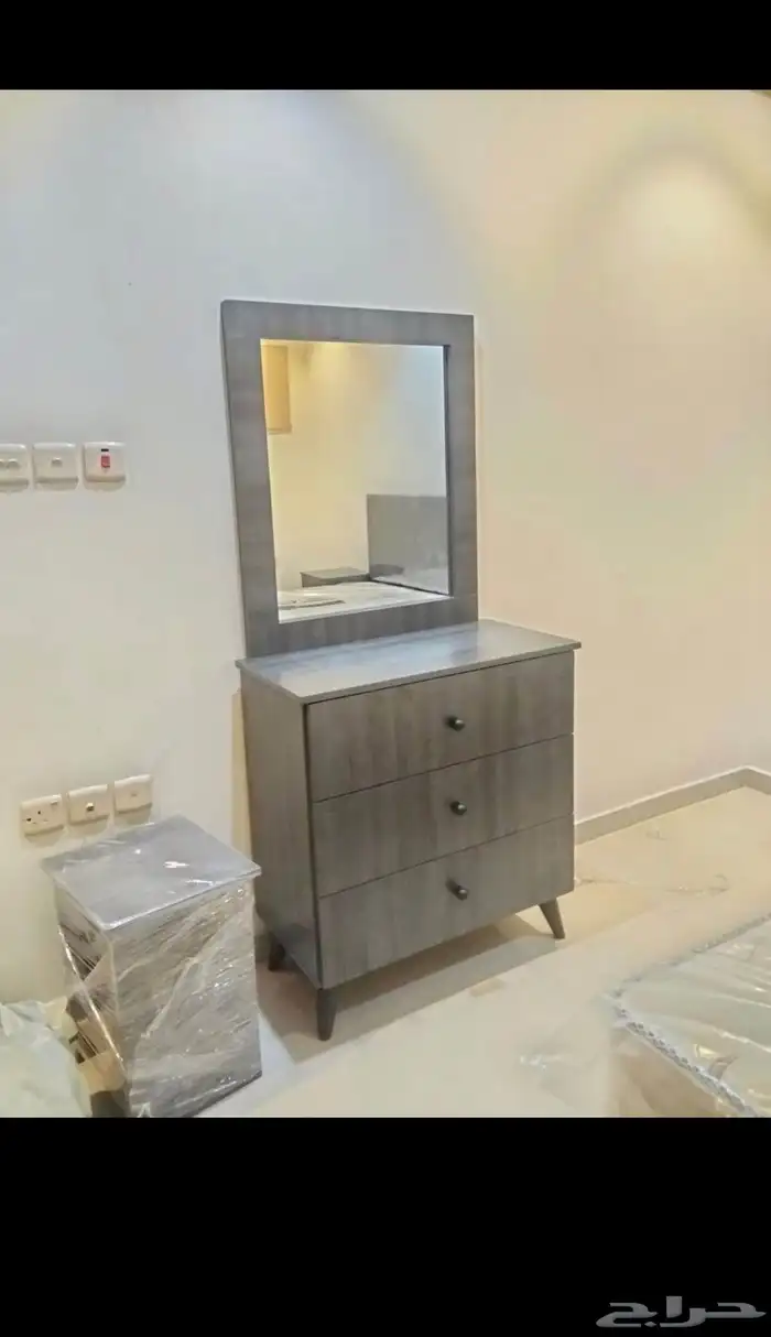 سرير نفرين  دولاب درفتين  تسريحة 3 درجه موجود 4