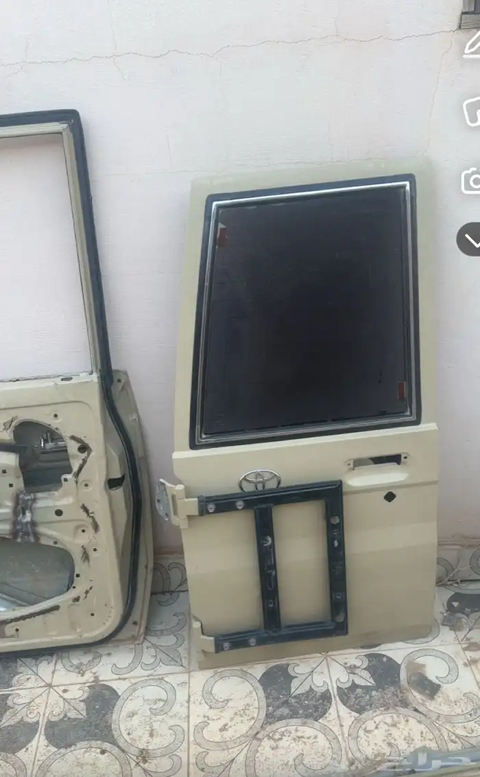 باب ربع خالفي نضيف مفيه لا رشه ولا سمكره وباب يمين ناضيف 0