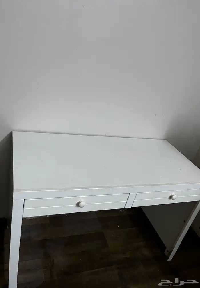مكتب من ايكيا جديد استخدام خفيف جدا 3