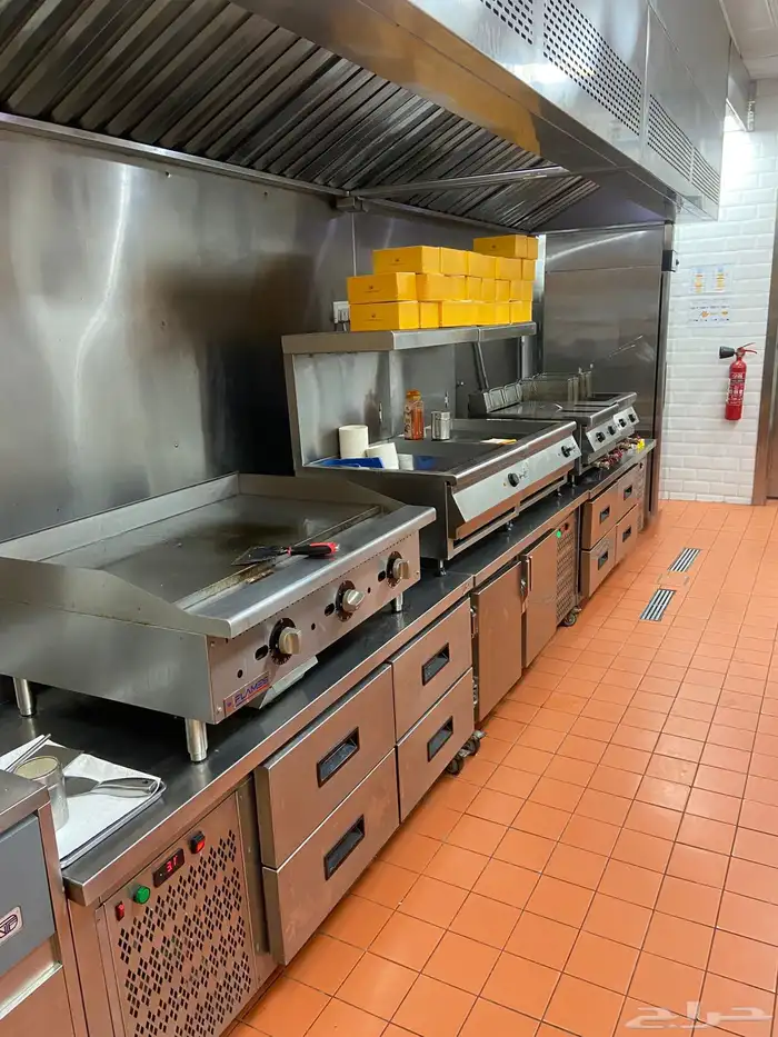 فرصة استثمارية للبيع مطعم جاهز للتشغيل بالأحساء 1