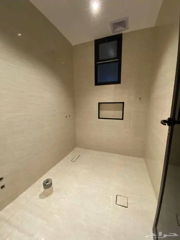 ادوار متكرره فاخرة للبيع بحي المطار تشطيب فاخر وسعر مميز 4