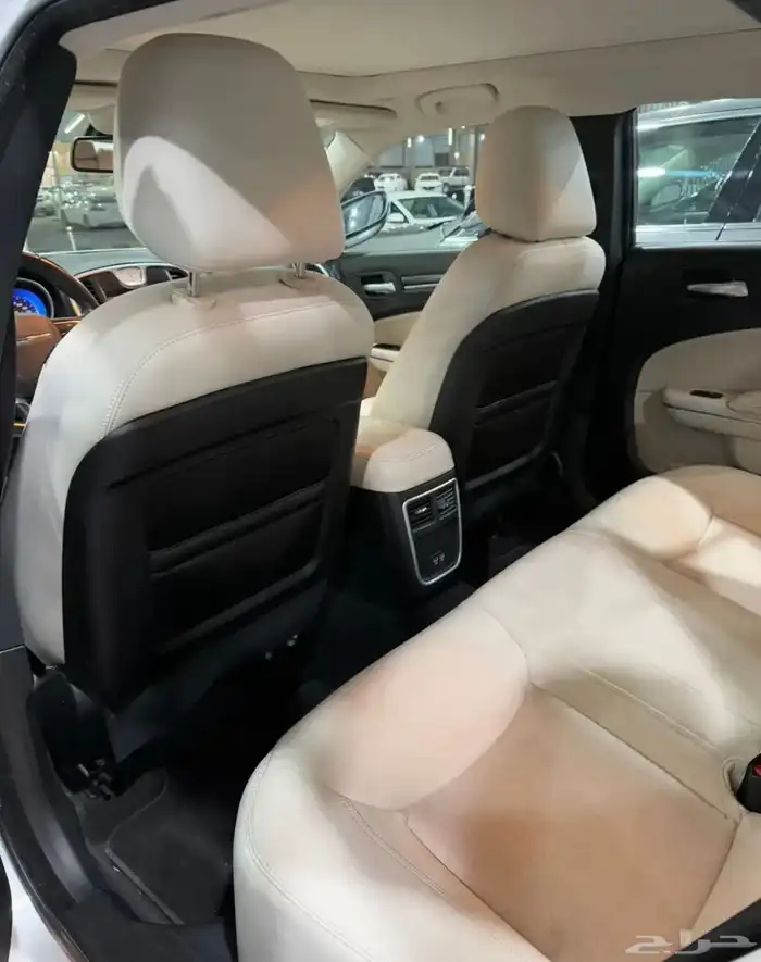 كرايزلر C300 فضي 2021 عداد 31 لدى معرض(عبيد الرشيدي) 10