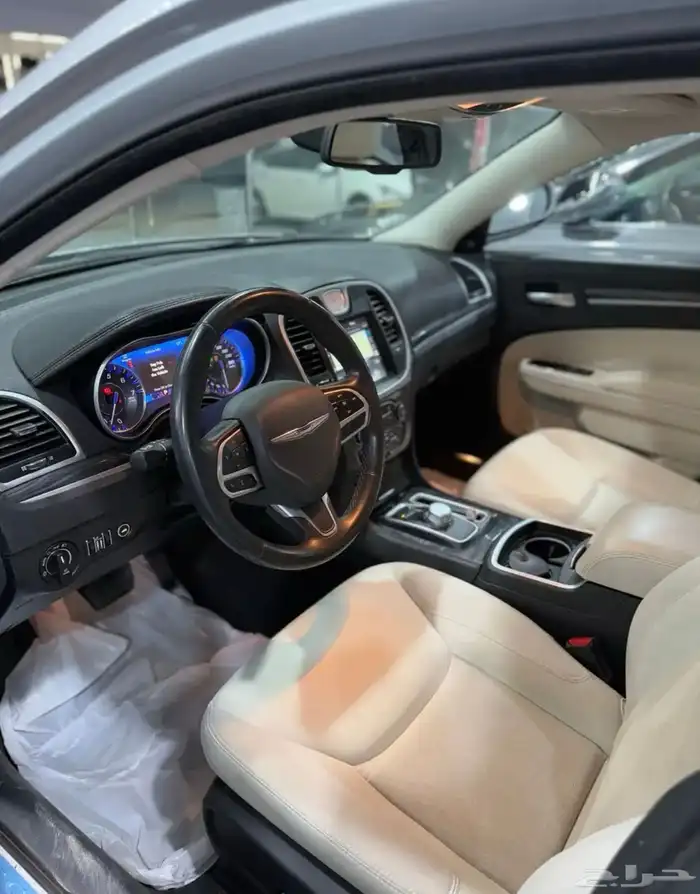 كرايزلر C300 فضي 2021 عداد 31 لدى معرض(عبيد الرشيدي) 4