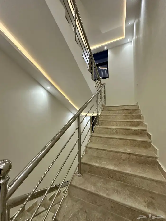 للبيع شقق علويه بحى الضيافه خميس مشيط 1