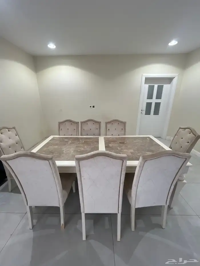طاولة طعام 8 كراسي وبوفيه ومراية . 1