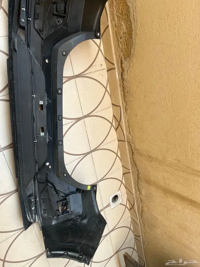 Toyota Ris 24 صدام ما شاء الله نظيف وبس جاي الصدمة من الشم 1