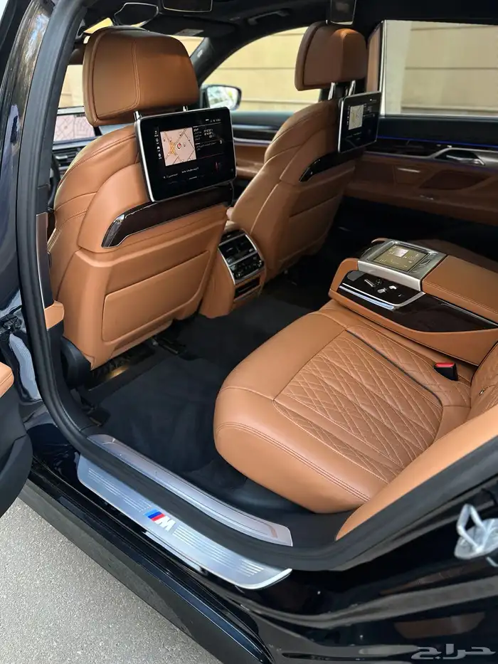 بي ام 740iL 2021 42