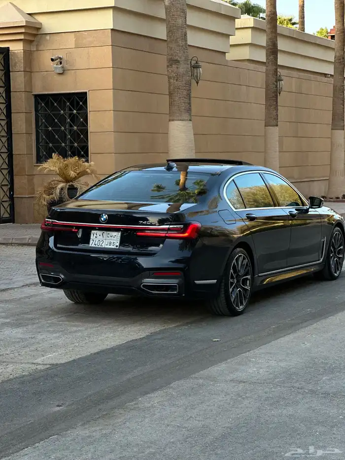 بي ام 740iL 2021 11