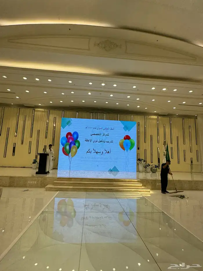 تاجير شاشات بيع شاشات ايضاءات سماعات ميكات مسارح تراسات 50