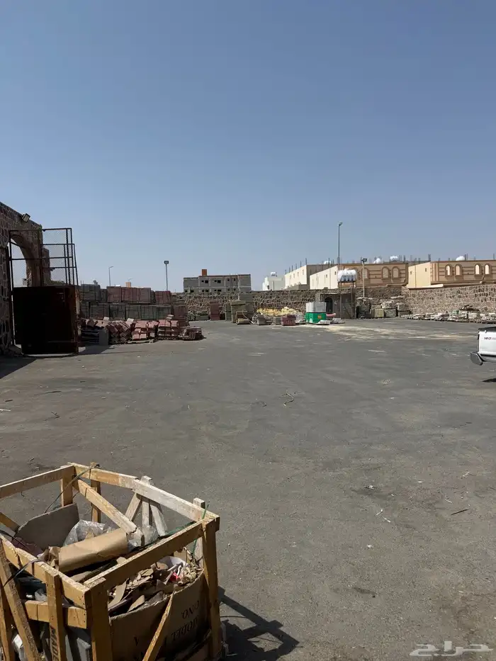 مستودع بمساحة 3815 متر للإيجار 25