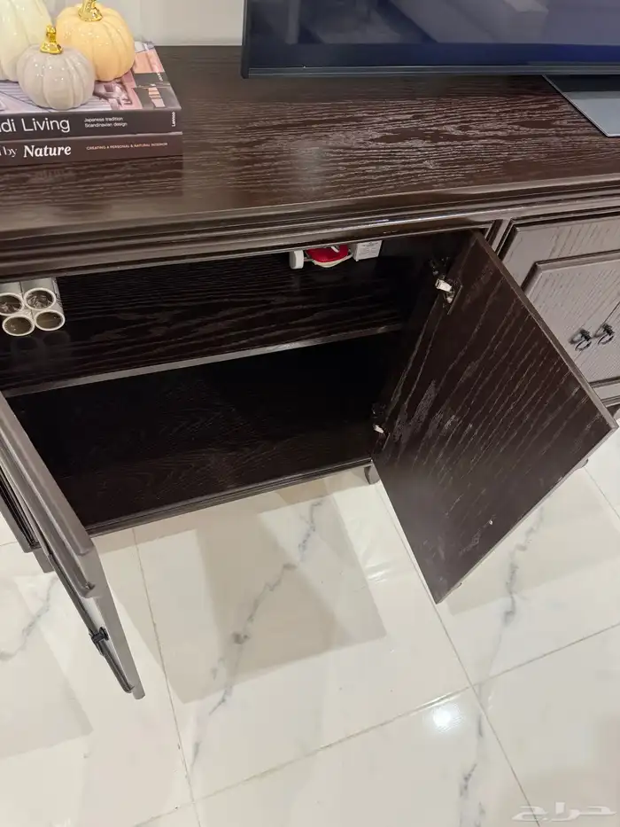 طاولة تلفزيون 2