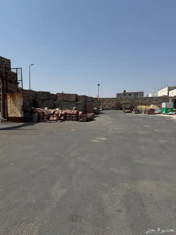 مستودع بمساحة 3815 متر للإيجار 7