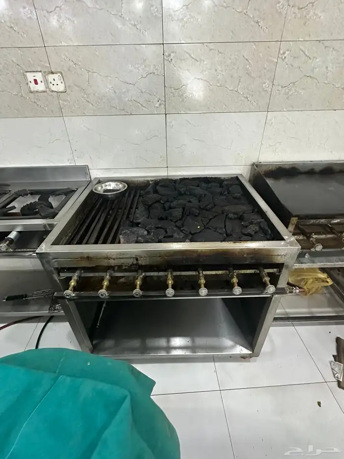 اغراض مطعم بالكامل للبيع استخدام 8 اشهر فقط تقريبآ كل شي جد 5