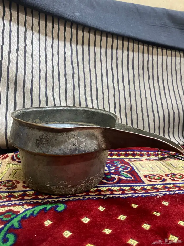 مثعوبيه نحاس وتراثيه فيه قص خفيف فقط والباقي شرط 0
