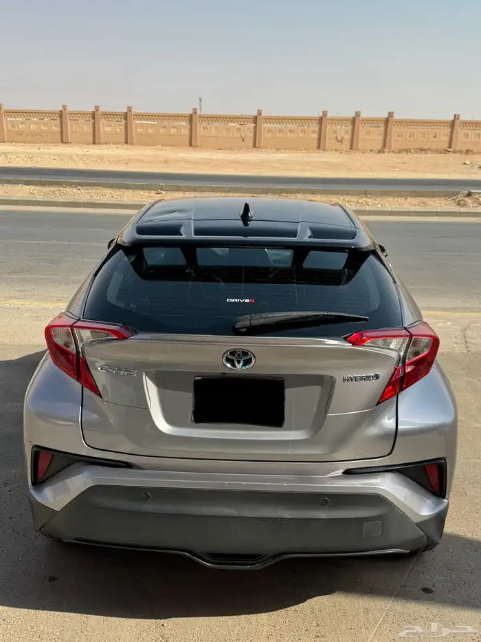 تويوتا CHR نظيفة موديل 2021 4