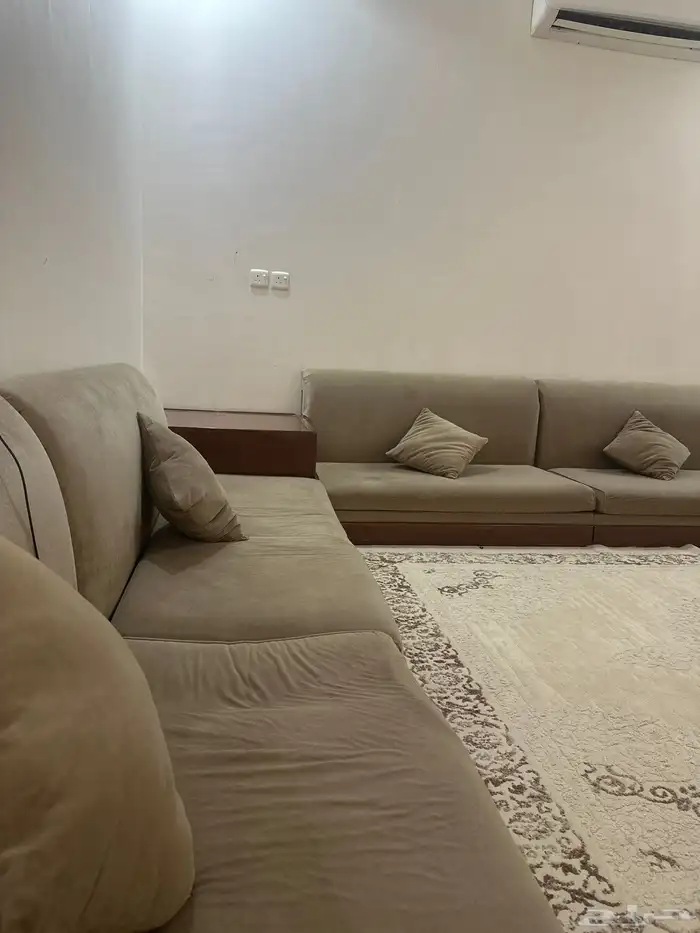 جلسة كامله مع مرايتها مع السجاد 0