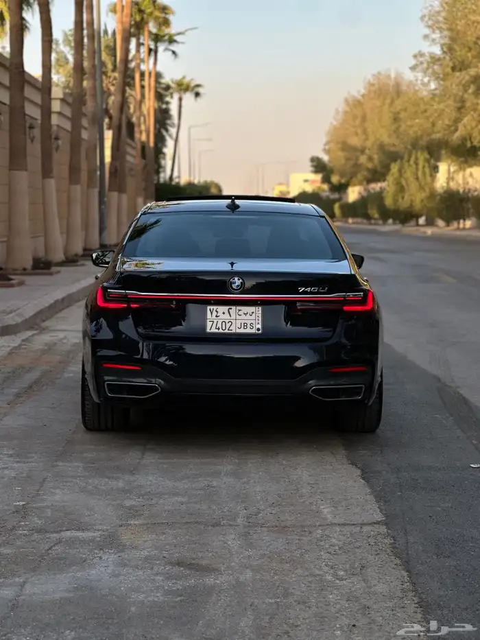 بي ام 740iL 2021 9