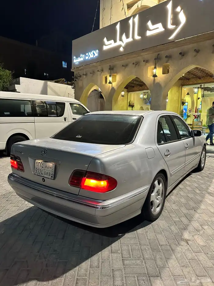 للبيع مرسيدس أبو عيون موديل 2001 2