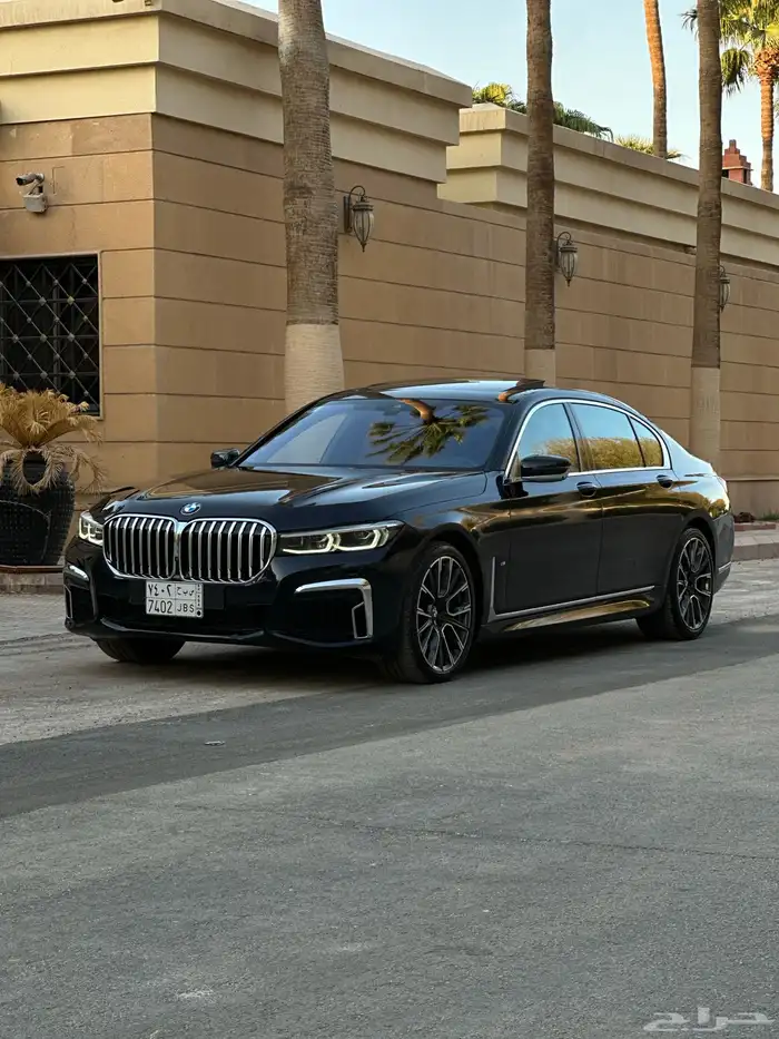 بي ام 740iL 2021 13
