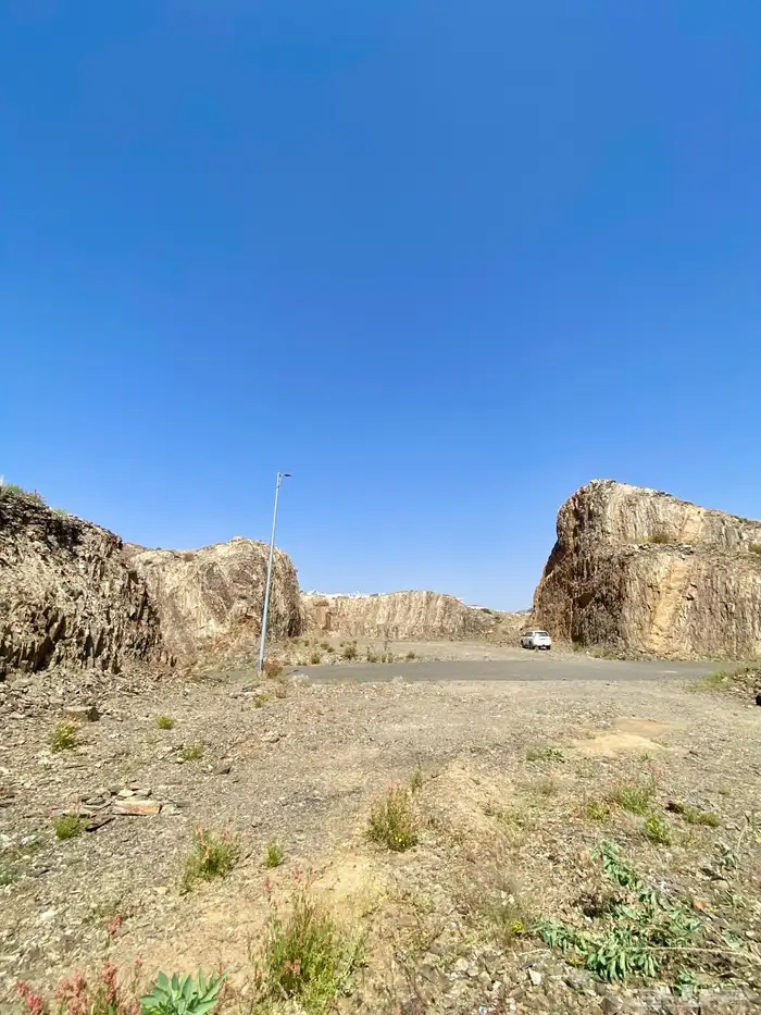 أرض للبيع أبها العكاس مطله ومستويه بموقع مميز جدا 4