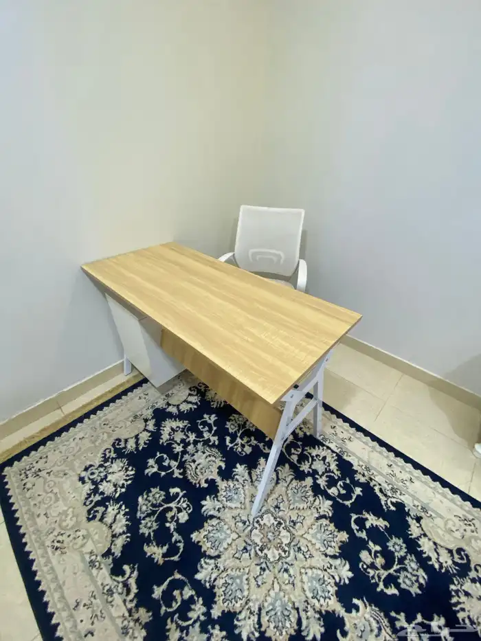 طاولة مكتب مع كرسي 0