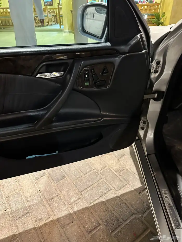 للبيع مرسيدس أبو عيون موديل 2001 7