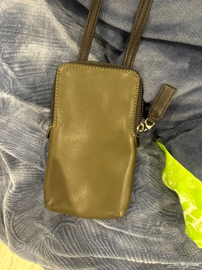 شنطت زارا نضيفه جدا لم تستخدم إلا مرتين فقط 0