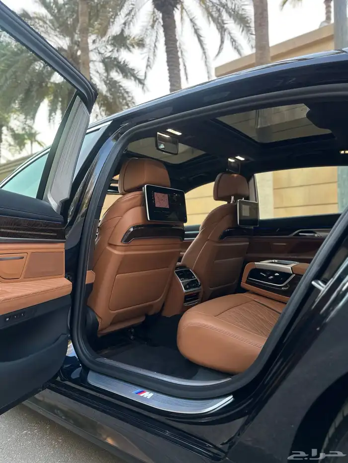بي ام 740iL 2021 28