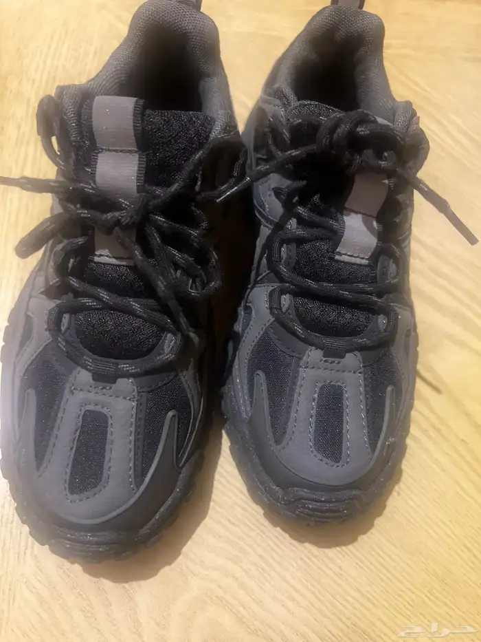 شوز من زارا جديد ولادي مقاس 34 0