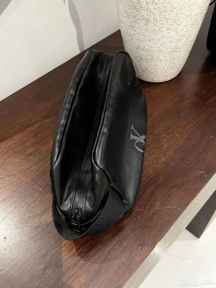 شنطة يد كالفن كلاين اصليه 1