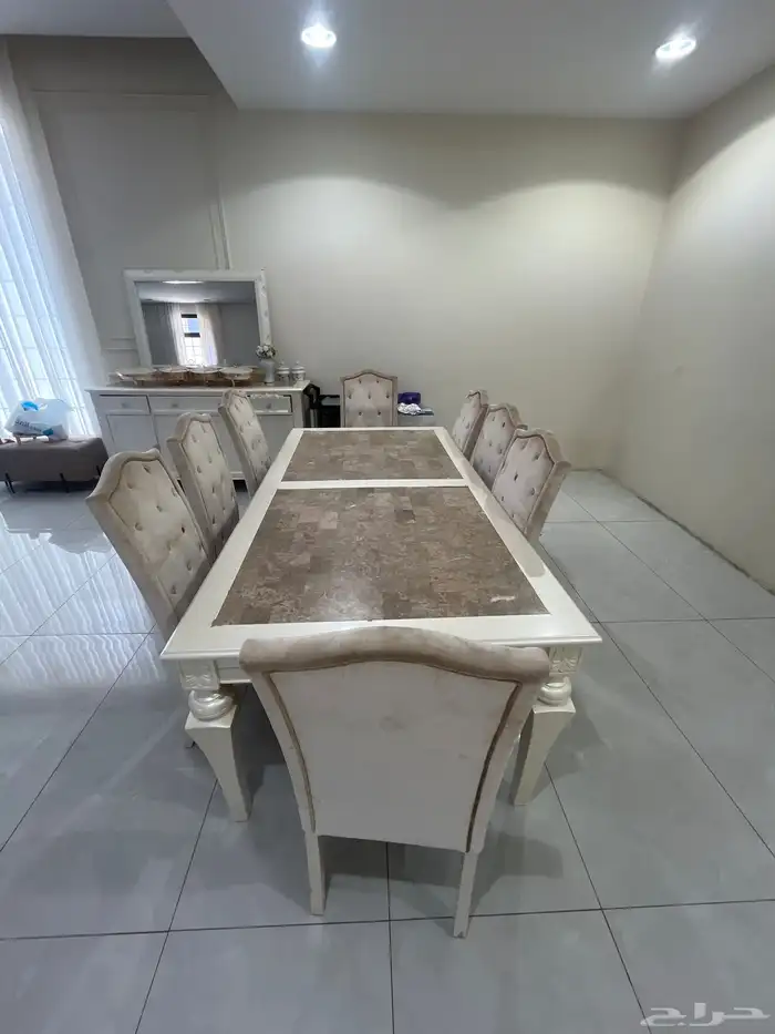 طاولة طعام 8 كراسي وبوفيه ومراية . 0