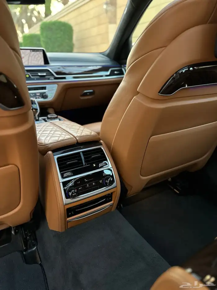 بي ام 740iL 2021 36