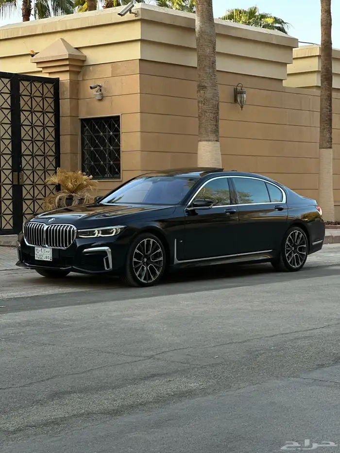 بي ام 740iL 2021 14