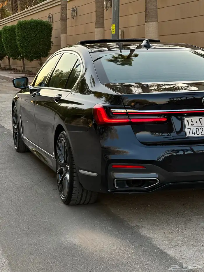 بي ام 740iL 2021 21
