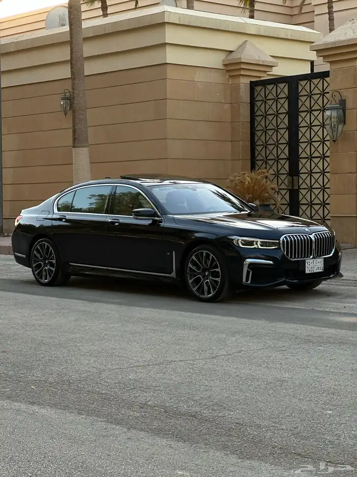 بي ام 740iL 2021 4