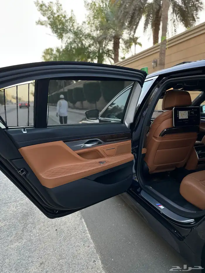 بي ام 740iL 2021 44