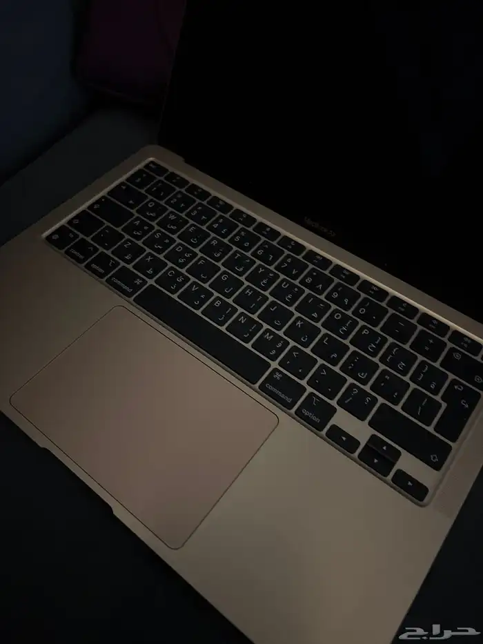 لابتوب ماك بوك اير مع شاحن وشنطة للابتوب 1