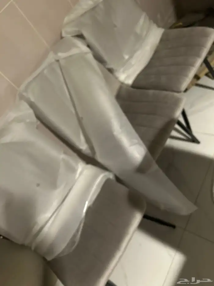طاولة طعام جديدة تماما 1