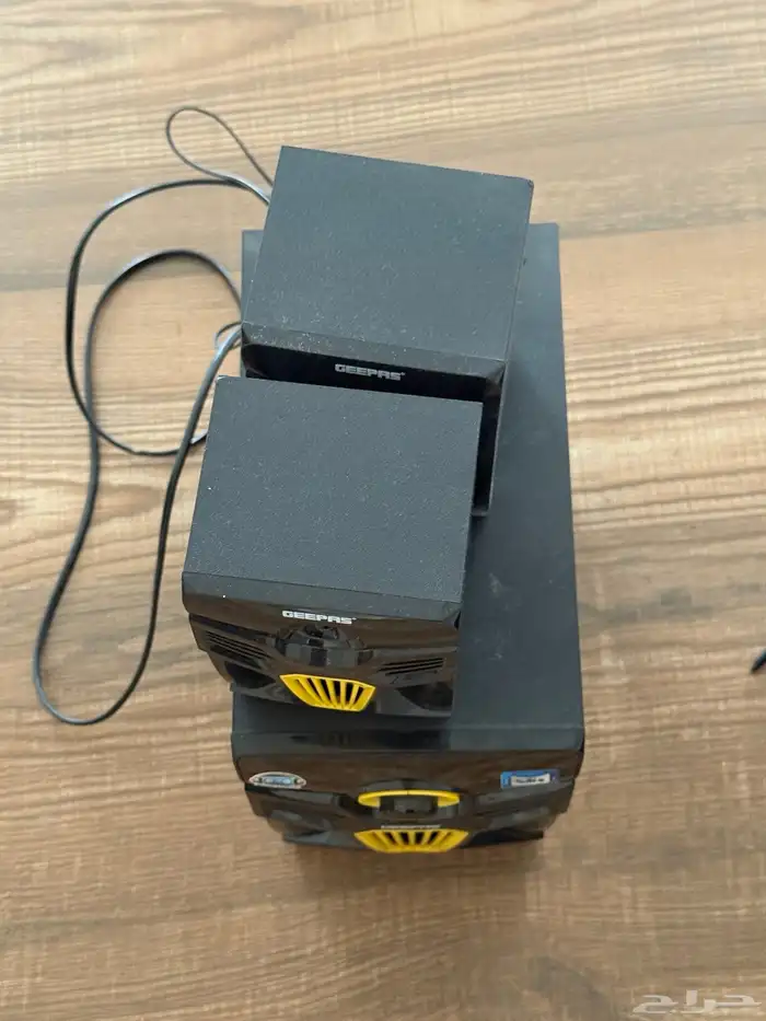 سماعات خارجيه وشاشه صغيره تستخدم للبي سي 18