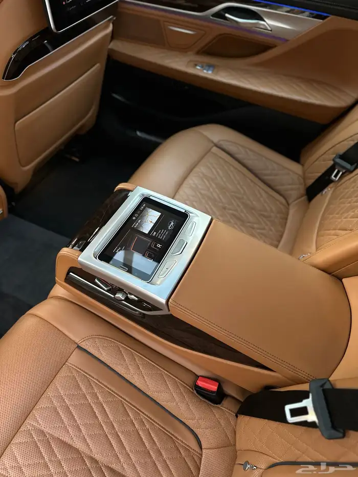 بي ام 740iL 2021 33