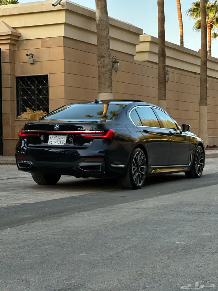 بي ام 740iL 2021 12