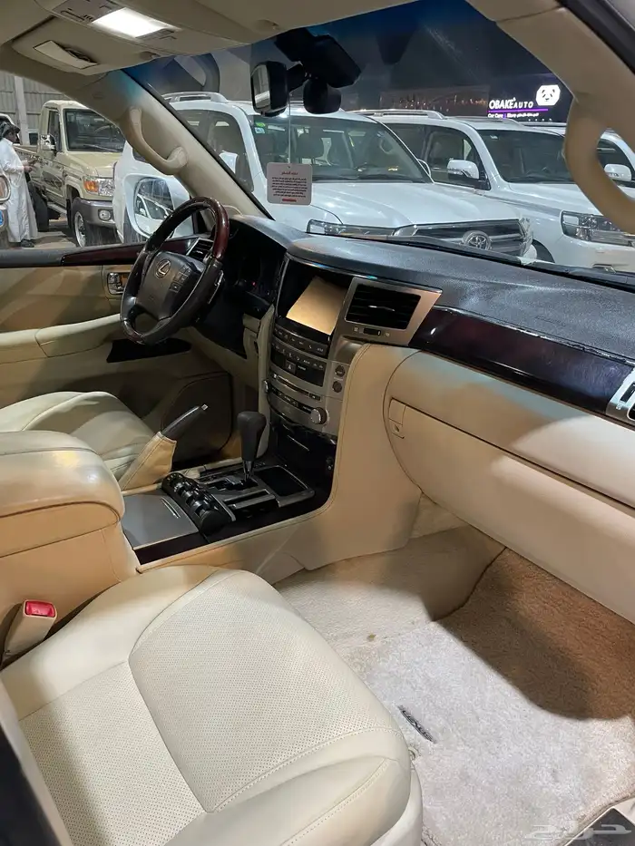 لكزس LX570 2012 7
