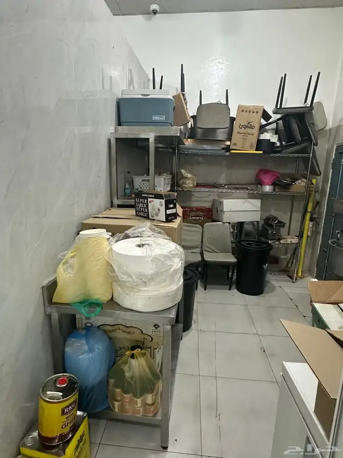اغراض مطعم بالكامل للبيع استخدام 8 اشهر فقط تقريبآ كل شي جد 18