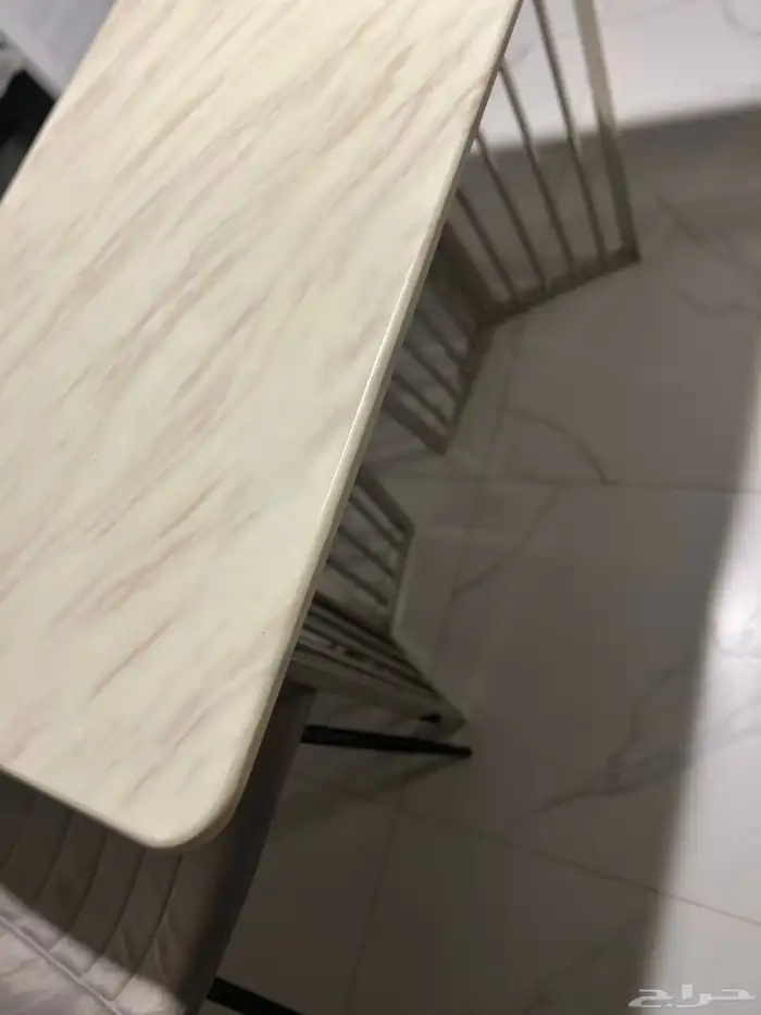 طاولة طعام جديدة تماما 4