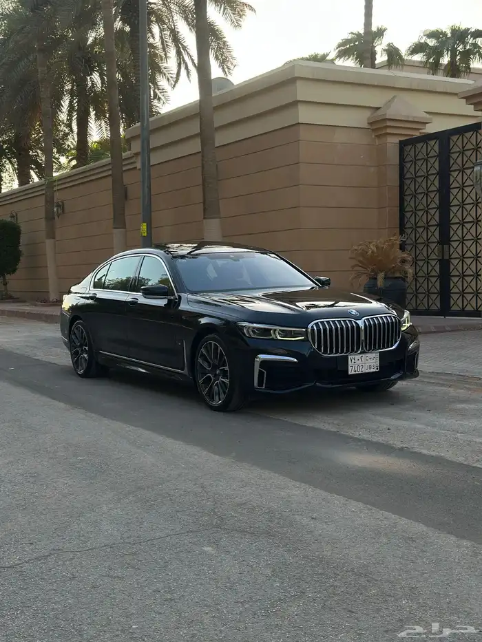بي ام 740iL 2021 2