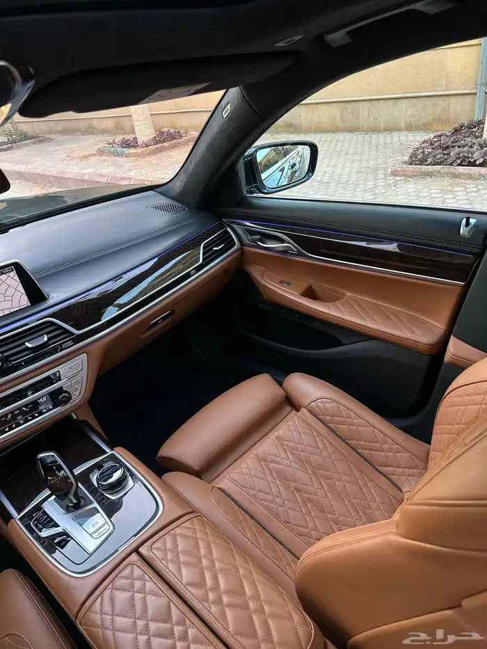 بي ام 740iL 2021 38