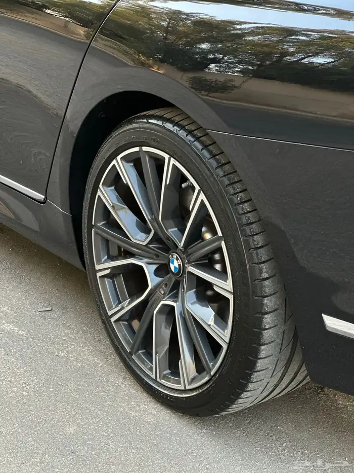 بي ام 740iL 2021 22