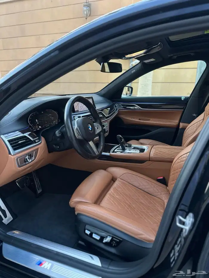 بي ام 740iL 2021 24