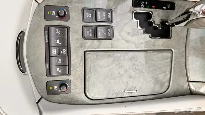 لكزس هايبرد 2010 LS 600 57